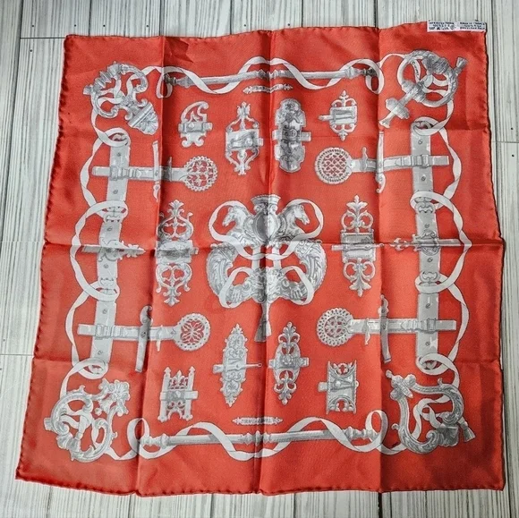 Hermès Ferronnerie Petit Carre 45 Scarf in Red and Gray